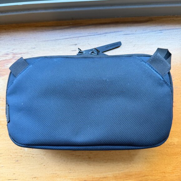 Aer Slim Pouch 2 Navy Tech Organizer Pouch - Picture 6 of 11